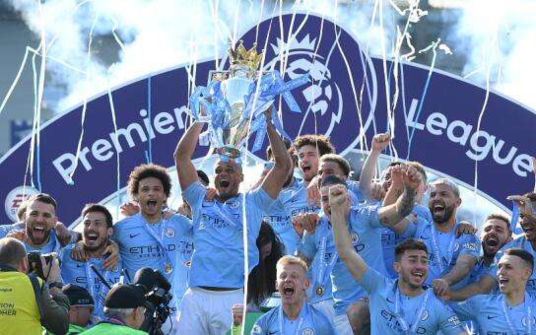 配合尤为流 配合尤为流